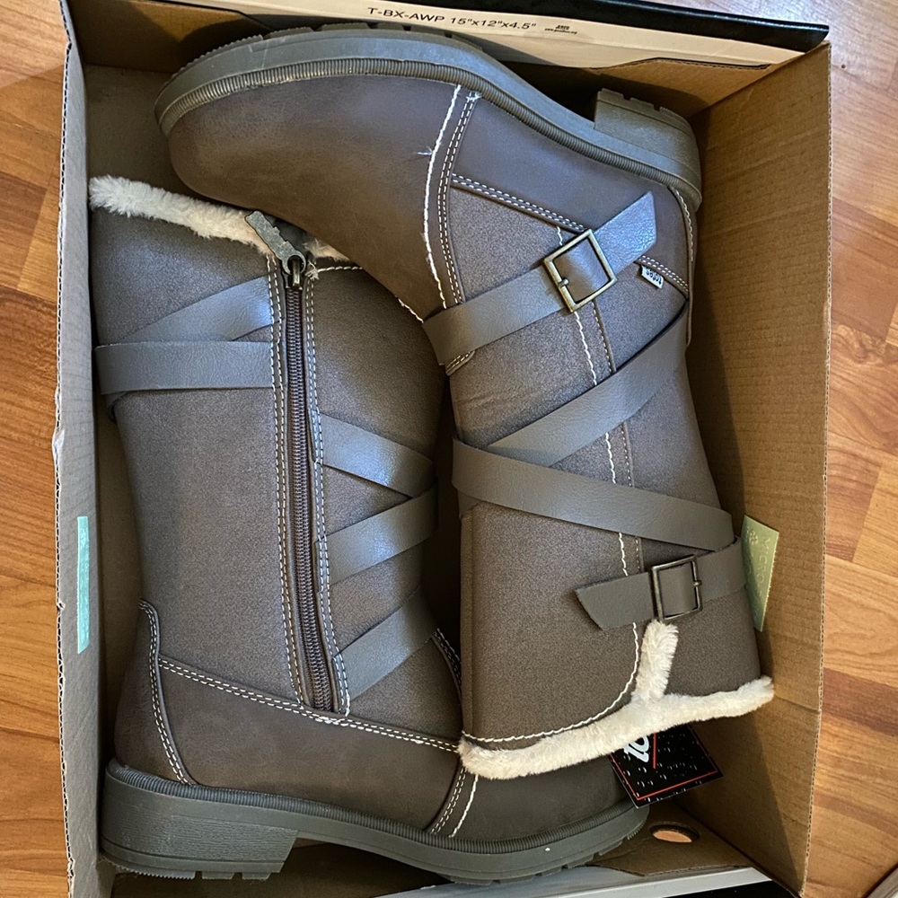 New totes boots